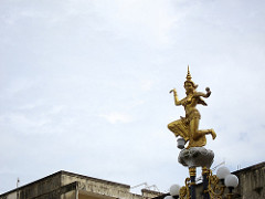 goddess on main street, trang